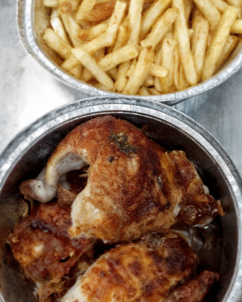 pollo emplatado para llevar con patatas